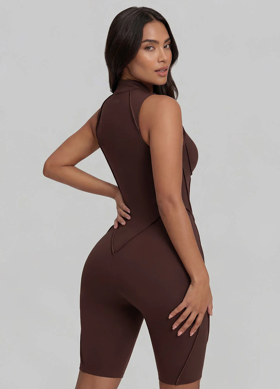 Closed-Back Sleeveless Shorts Catsuit - Image 5