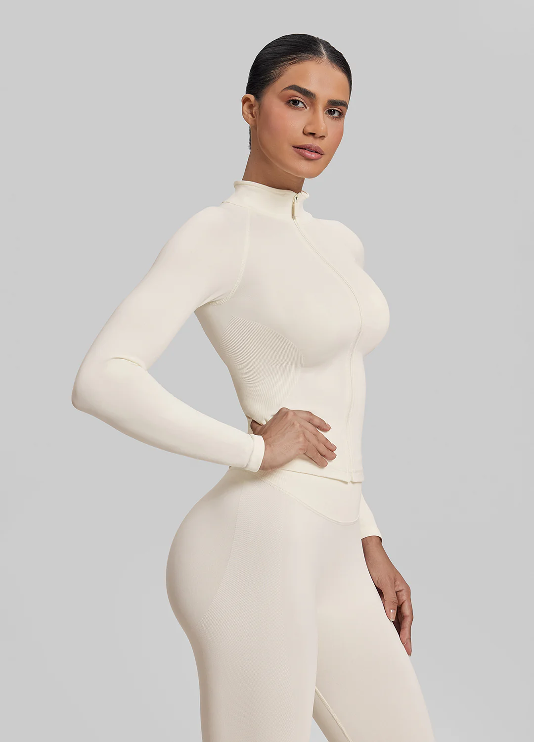 Ultrasculpt Longline Full Zipper Seamless Breathable Warm Jacket - Image 2