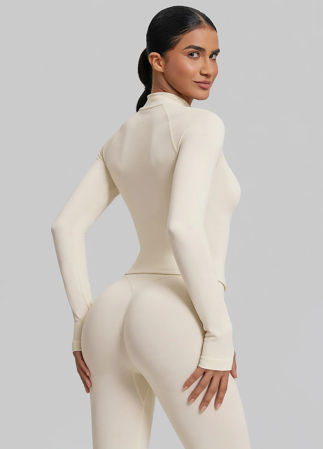 Ultrasculpt Longline Form-Fitting Seamless Thumb Hole Twill Knit Half-Zip Top - Image 3