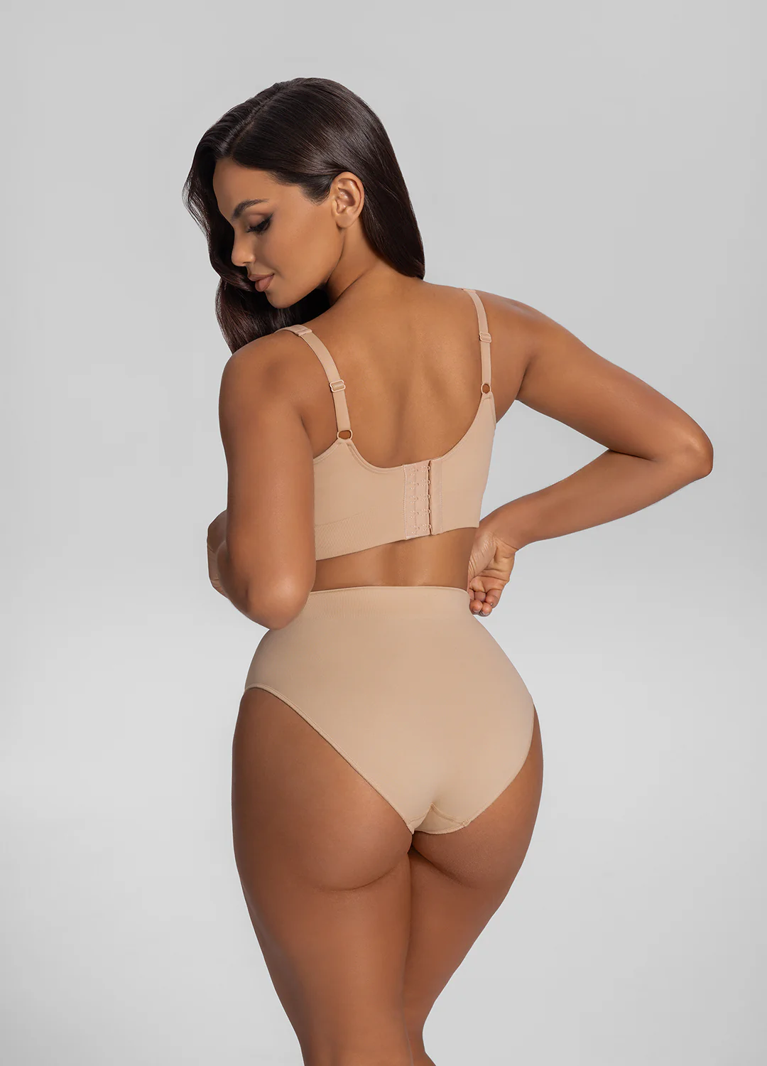 Seamless Mid-Rise Tummy-Control Butt-Lifting Sculpting Briefs - Image 3