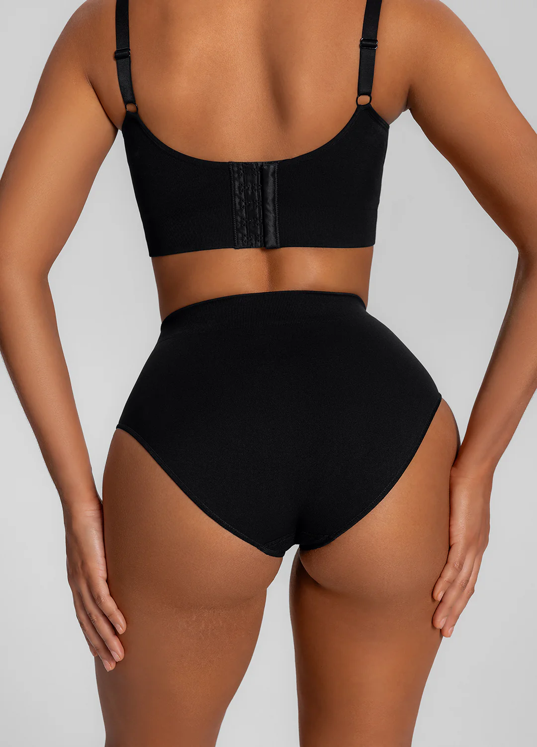 Seamless Mid-Rise Tummy-Control Butt-Lifting Sculpting Briefs - Image 3