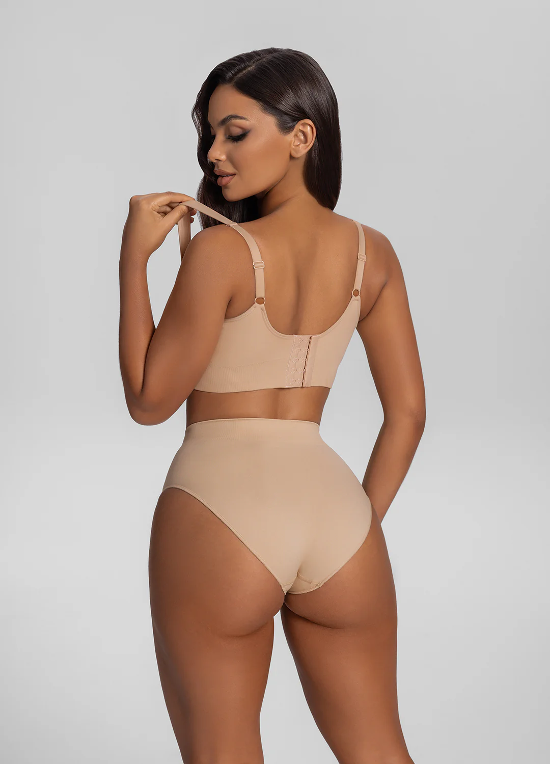 Seamless Mid-Rise Tummy-Control Butt-Lifting Sculpting Briefs - Image 5