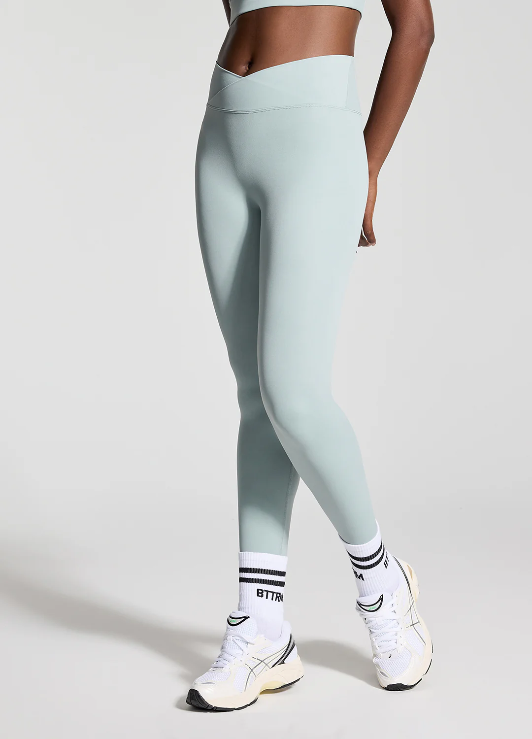 V-Cut Scrunch Leggings - Image 3